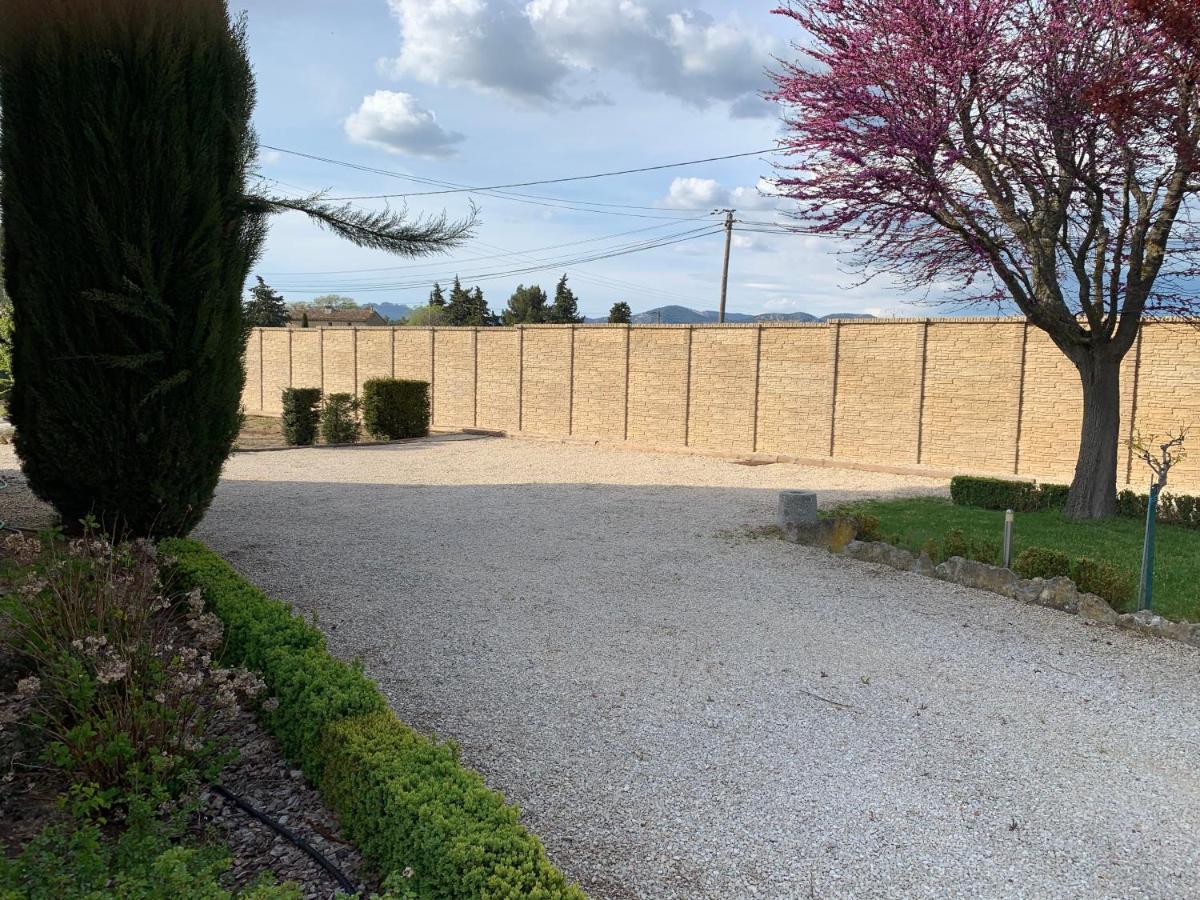 Domaine Des Ecureuils Bed and Breakfast Carpentras Exteriör bild