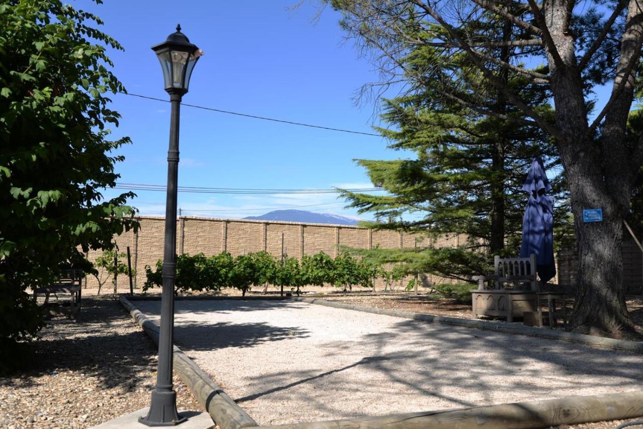 Domaine Des Ecureuils Bed and Breakfast Carpentras Exteriör bild
