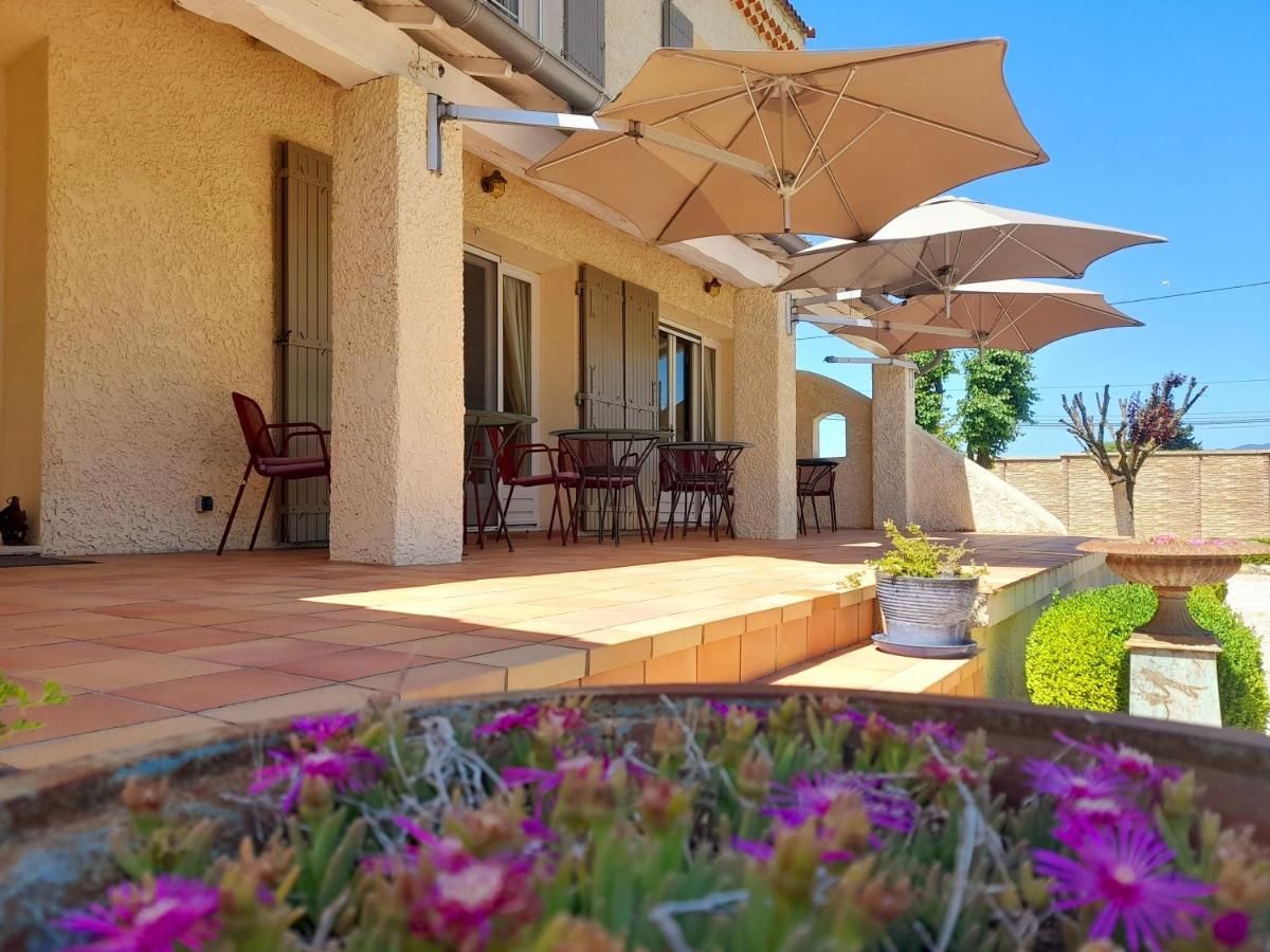 Domaine Des Ecureuils Bed and Breakfast Carpentras Exteriör bild